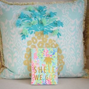 Lilly Pulitzer Shell We Go Passport Holder NWT